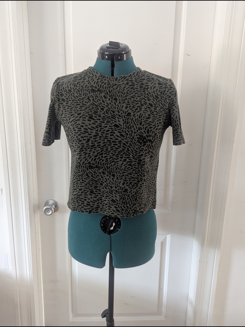 Zara Olive Green and Black Short Sleeve Crewneck Tee